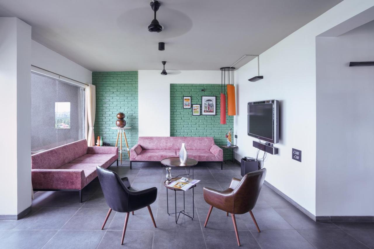 Grey Stone - Lakefront Penthouse Family Rooms Kolhapur Buitenkant foto