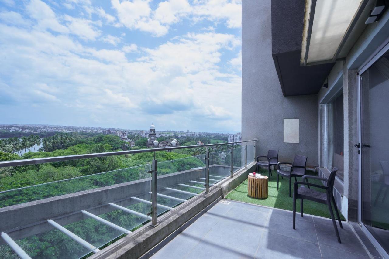 Grey Stone - Lakefront Penthouse Family Rooms Kolhapur Buitenkant foto