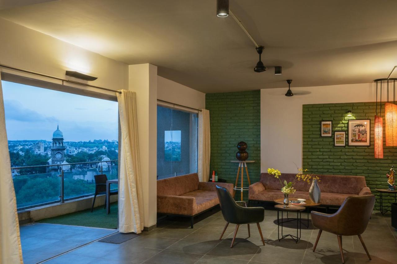 Grey Stone - Lakefront Penthouse Family Rooms Kolhapur Buitenkant foto