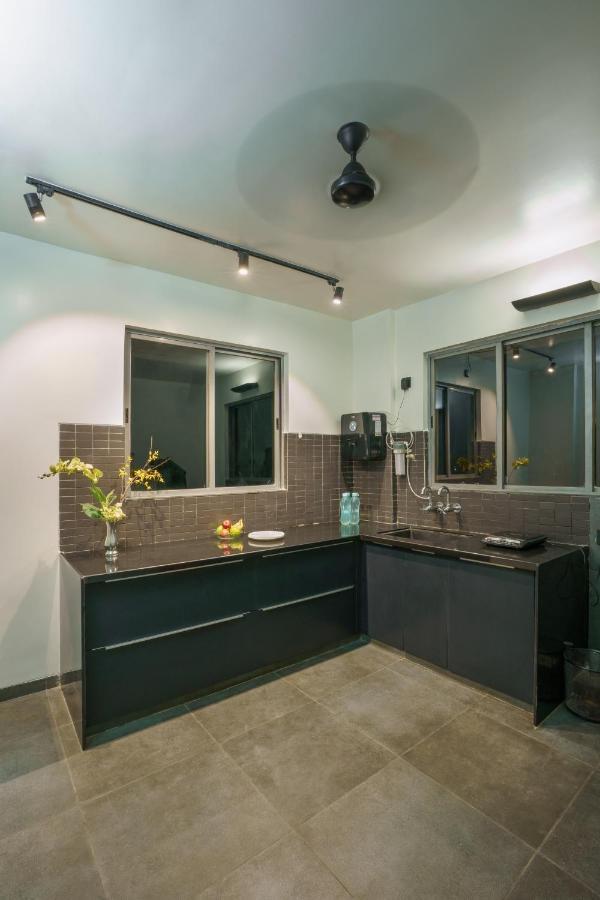 Grey Stone - Lakefront Penthouse Family Rooms Kolhapur Buitenkant foto