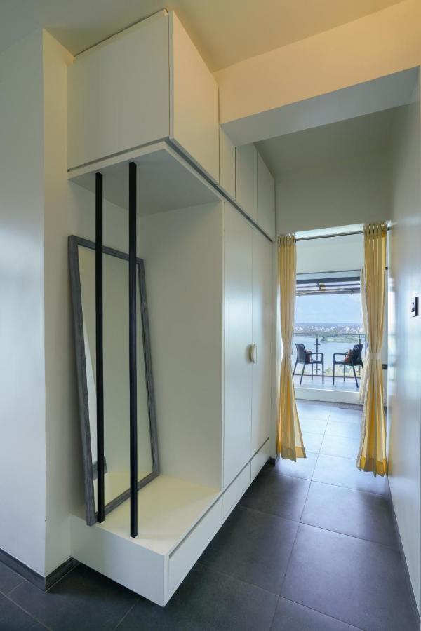 Grey Stone - Lakefront Penthouse Family Rooms Kolhapur Buitenkant foto
