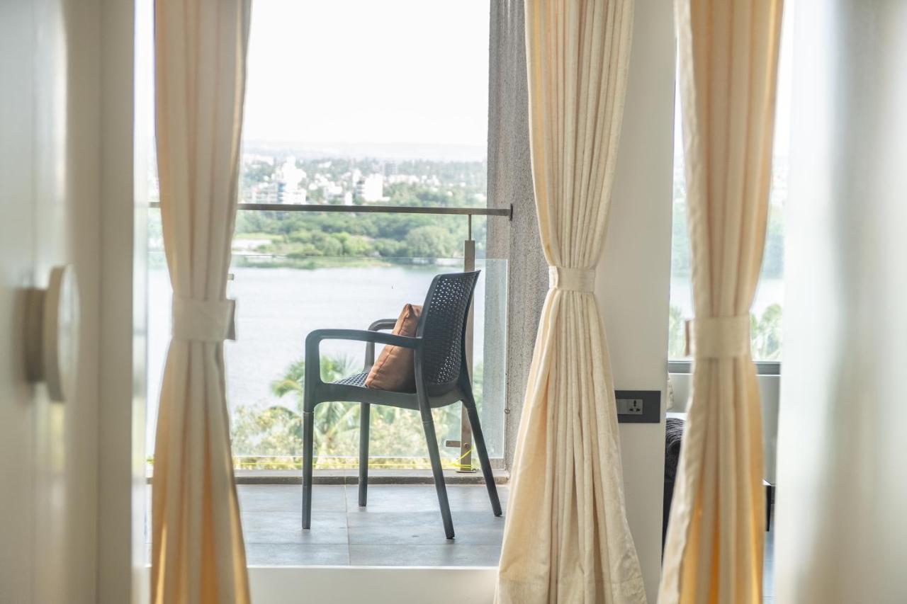 Grey Stone - Lakefront Penthouse Family Rooms Kolhapur Buitenkant foto