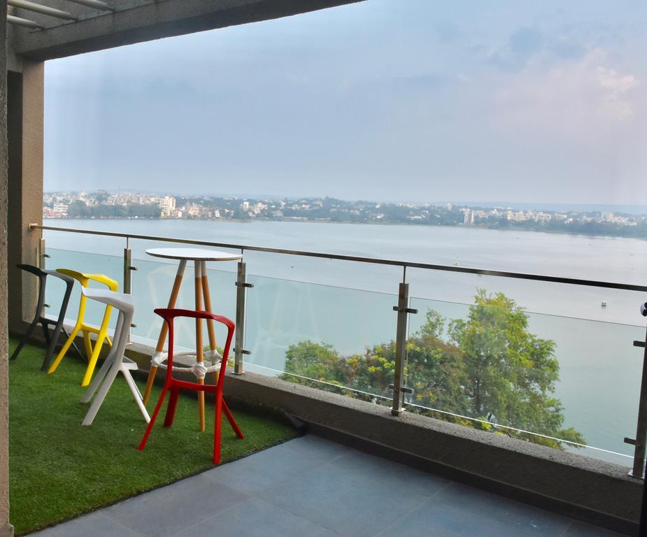 Grey Stone - Lakefront Penthouse Family Rooms Kolhapur Buitenkant foto